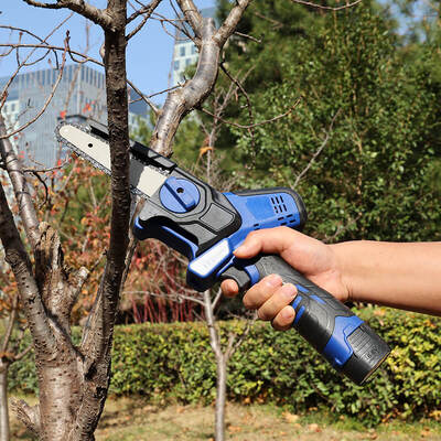 6 Inch Efficient Battery Chainsaw With Pump Oil Lightweight Cordless Electric Chainsaw For Cutting Wood