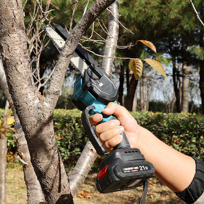 Lightweight 6 Inch Battery Chainsaw With Pump Oil System Cordless Electric Chainsaw For Smooth Cutting