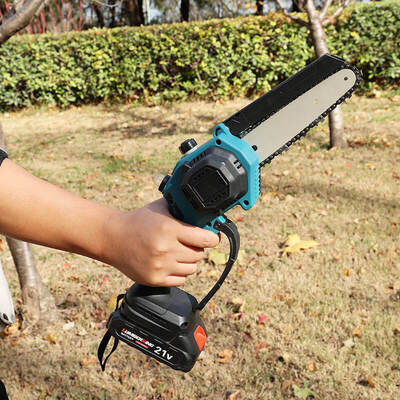 Portable 6 Inch Lithium Cordless Chainsaw With Oil Pump Battery Electric Mini Chainsaw For Clean Cutting